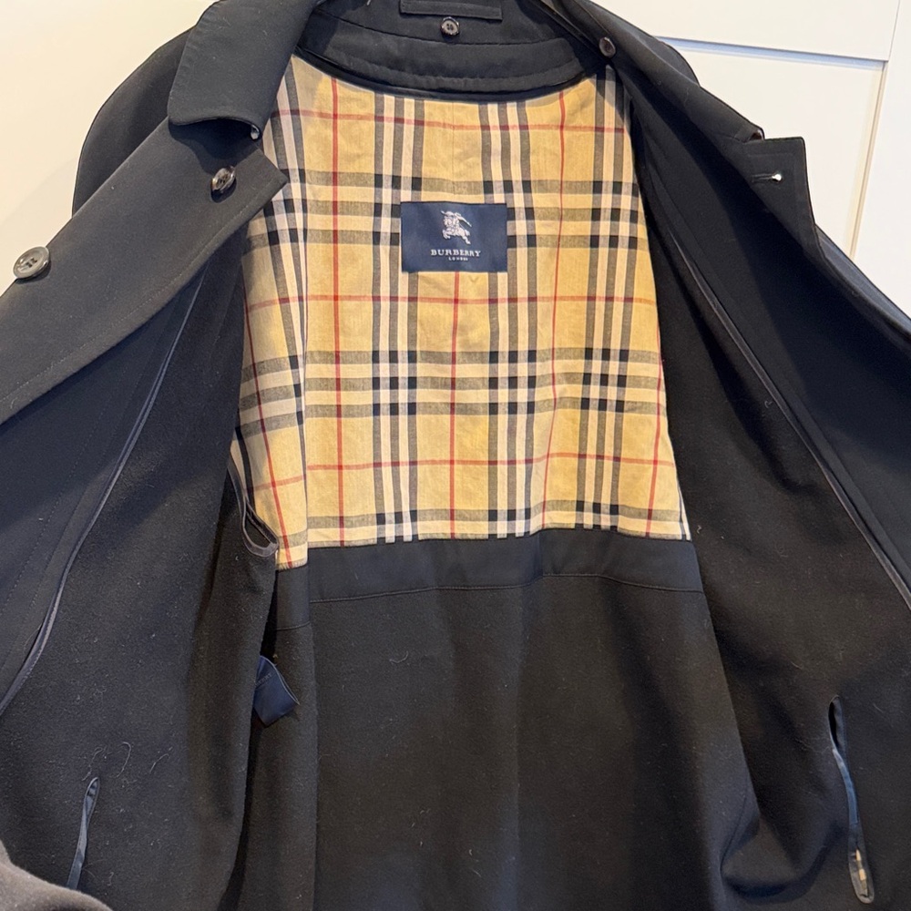 Burberry Black Trench Coat with Check Lining - Picture 4 of 5